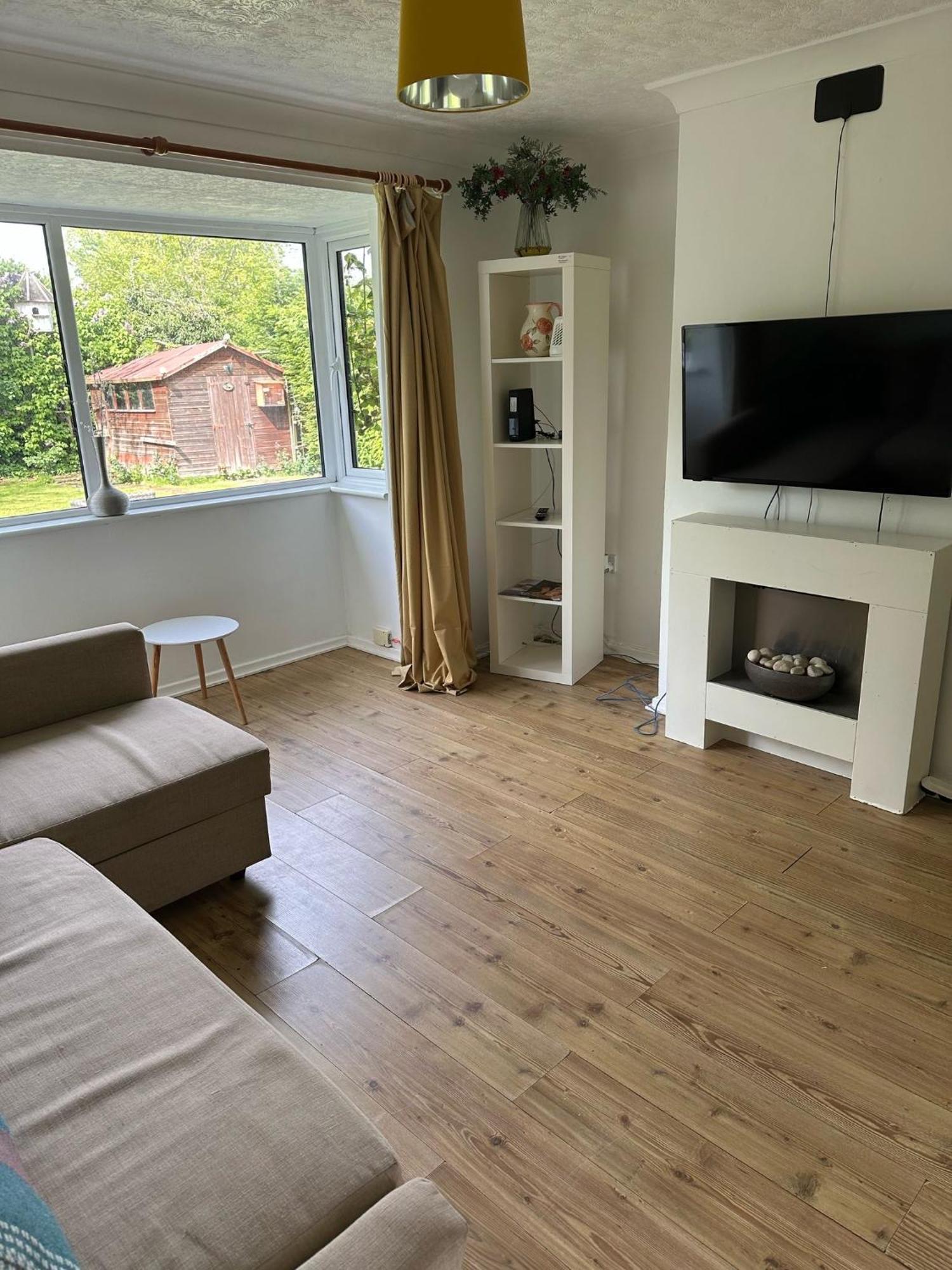 House Number 8 Sleeps Up To 6 People With Smart Tvs In Every Room Веллингтон Экстерьер фото